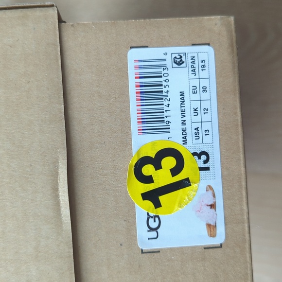UGG Fluff Squad Staceee Sandal, NIB, Girls Size 13 - Picture 6 of 8